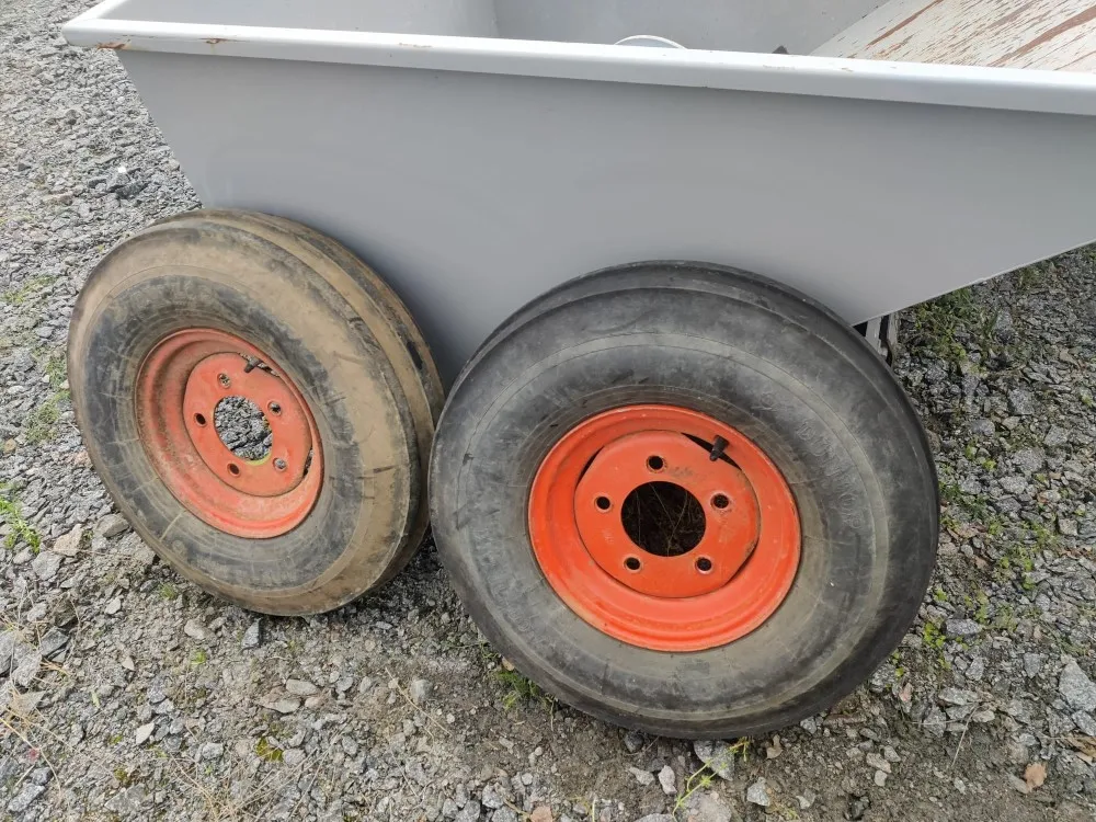 Dunlop 7.00-12 Vanteilla / 5-pulttiset vanteet