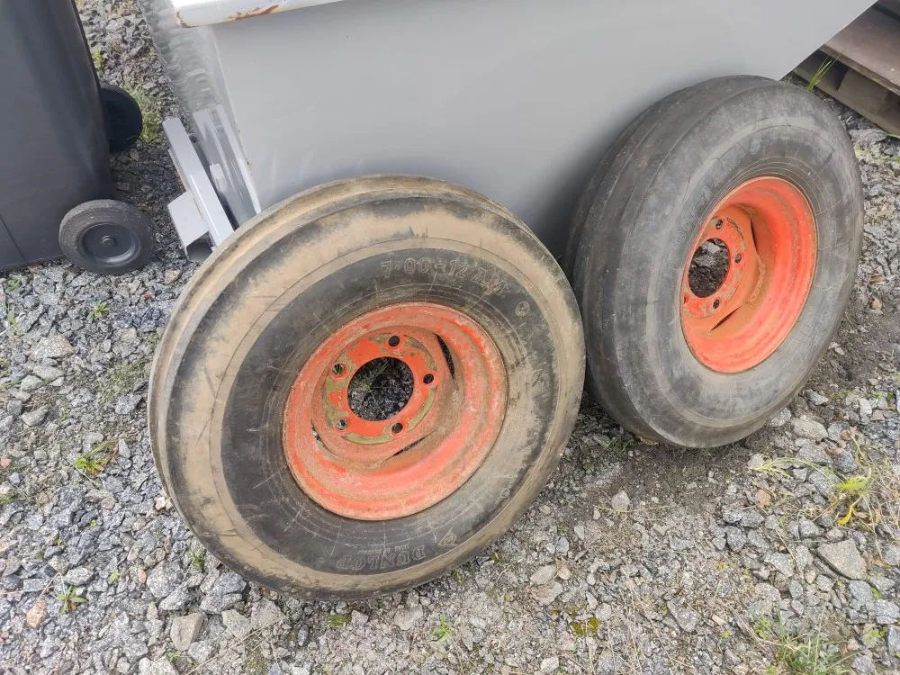 Dunlop 7.00-12 Vanteilla / 5-pulttiset vanteet