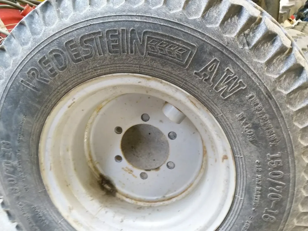 Rengassarja 15.0-70-18 - 4KPL / Vredestein AW - 6-Pulttiset vanteet