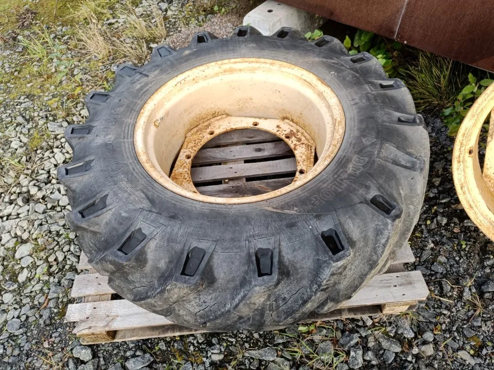 Rengas 14.9/13-24 vanteella / Fahr M600 leikkuupuimurista