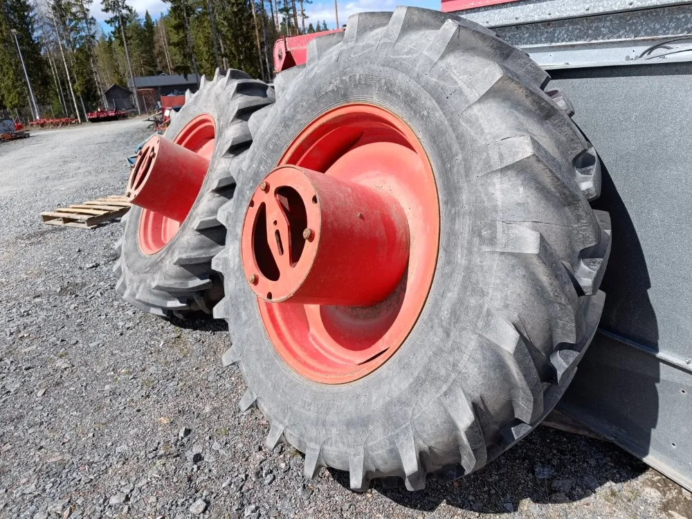 Taurus Paripyörät 18.4R38 / Hyväkuntoiset Fendt Farmer 312LSA sopivat