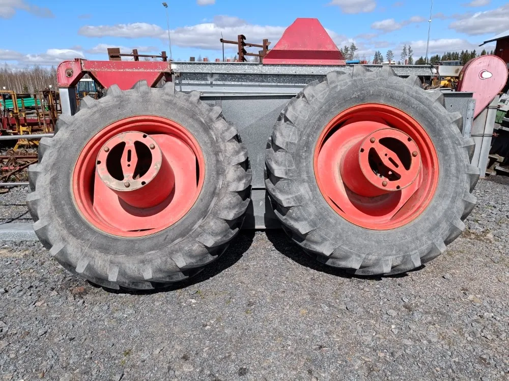 Taurus Paripyörät 18.4R38 / Hyväkuntoiset Fendt Farmer 312LSA sopivat
