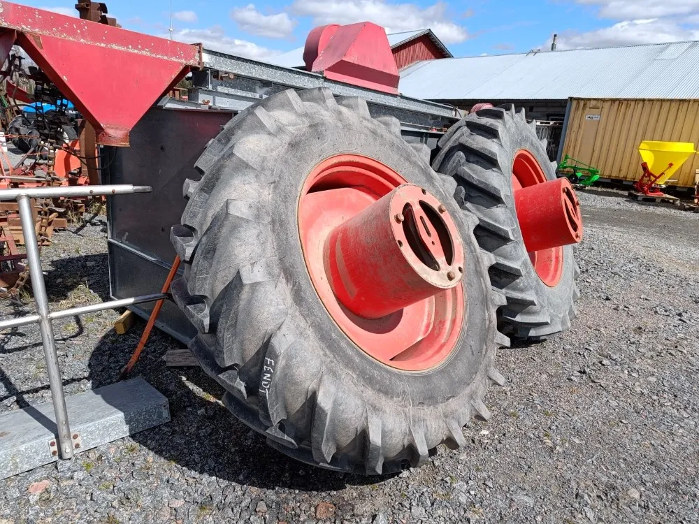 Taurus Paripyörät 18.4R38 / Hyväkuntoiset Fendt Farmer 312LSA sopivat