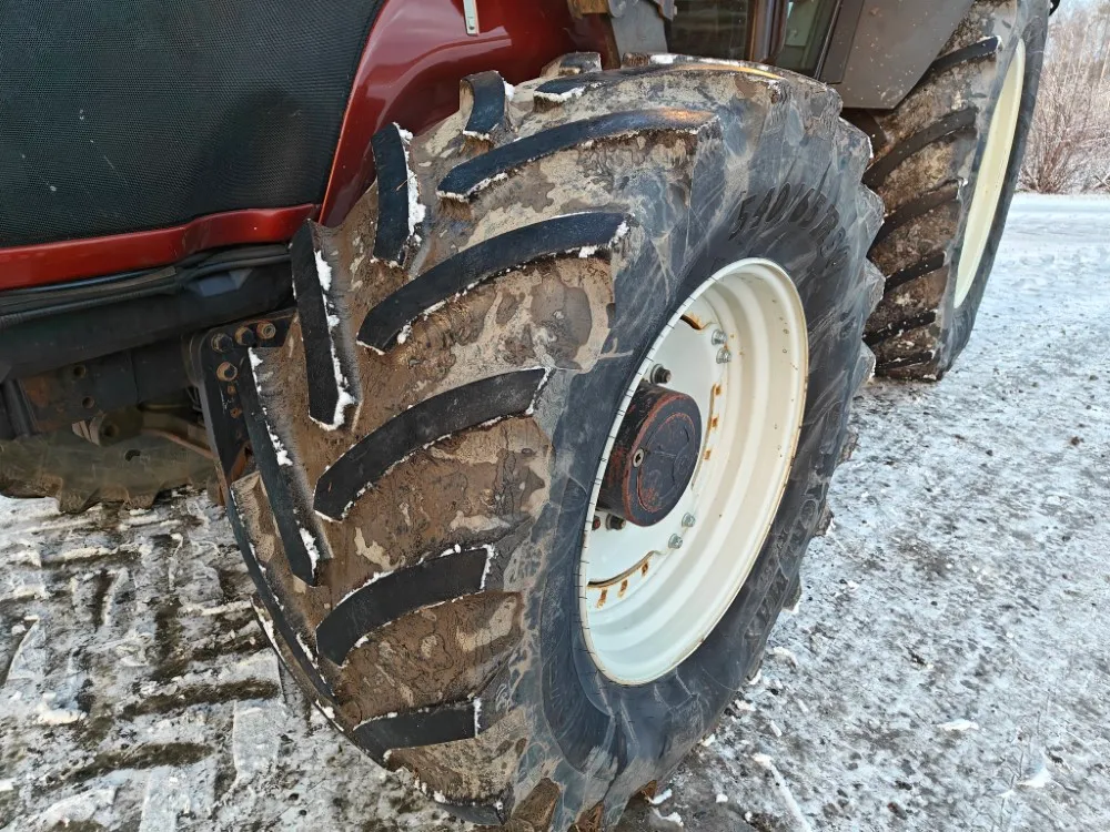 Valtra T190 HiTech traktori / Etukuormaajalla, katso video!