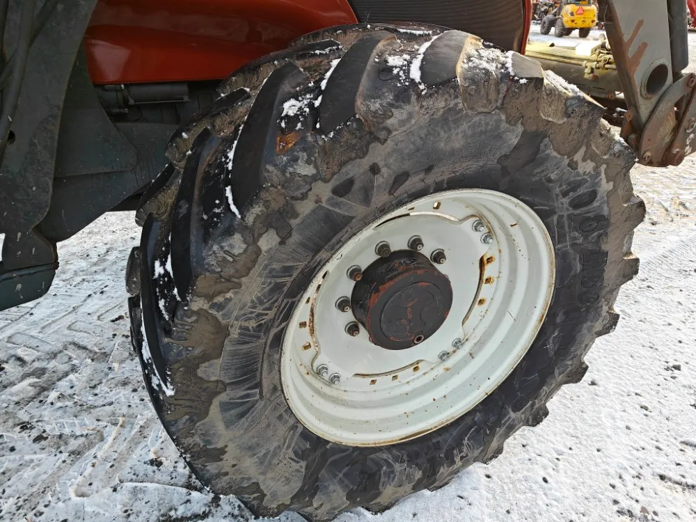 Valtra T190 HiTech traktori / Etukuormaajalla, katso video!