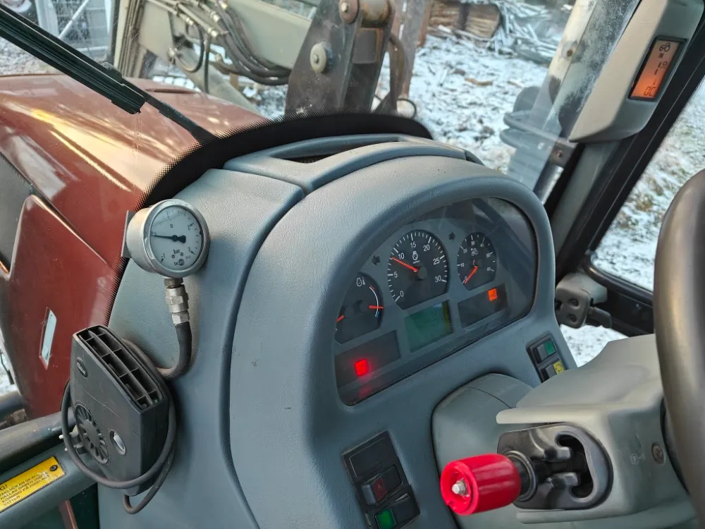 Valtra T190 HiTech traktori / Etukuormaajalla, katso video!