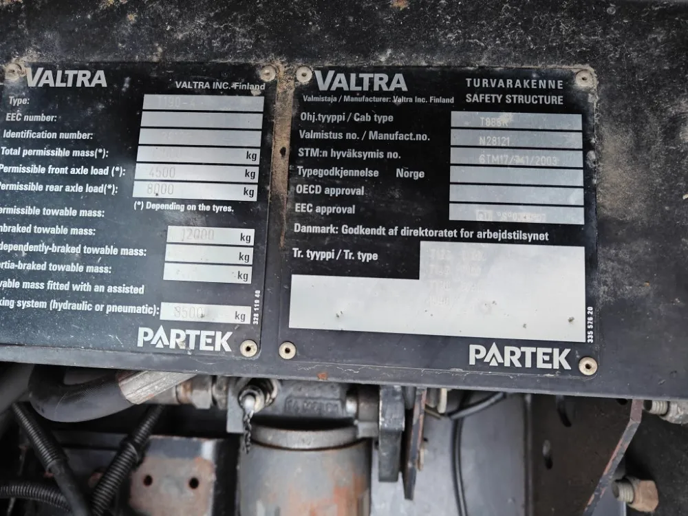 Valtra T190 HiTech traktori / Etukuormaajalla, katso video!