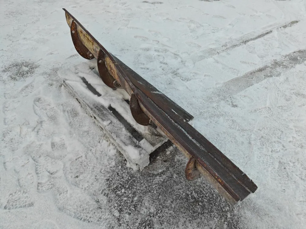 Perälevyn teräosa / levyosa / Leveys 200cm ja korkeus 46cm