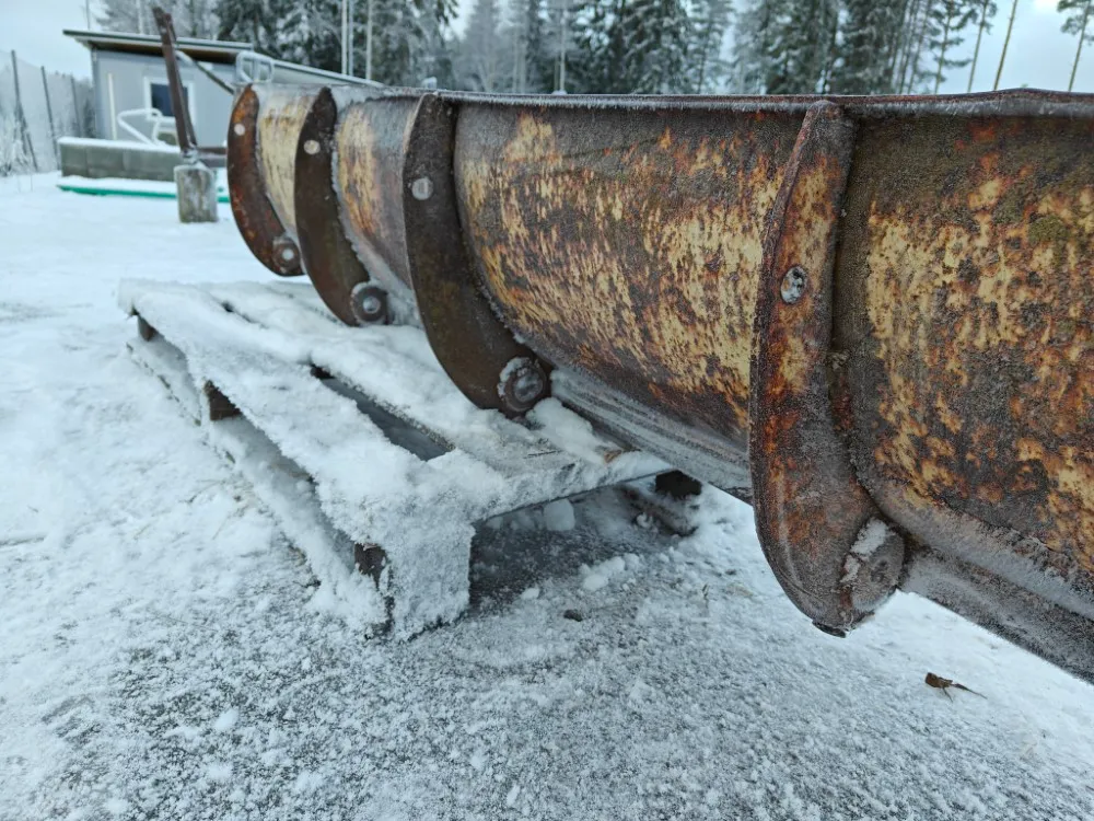 Perälevyn teräosa / levyosa / Leveys 200cm ja korkeus 46cm