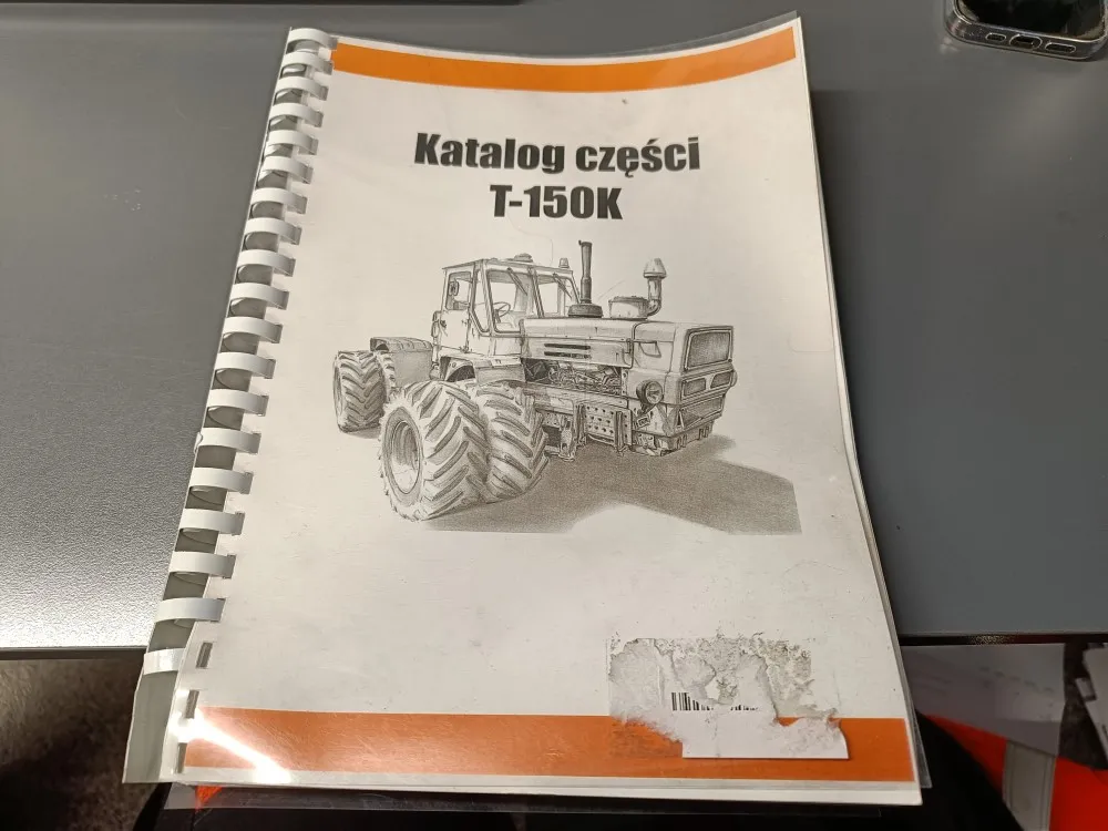 Belarus T-150K varaosakirja / venäjänkielinen