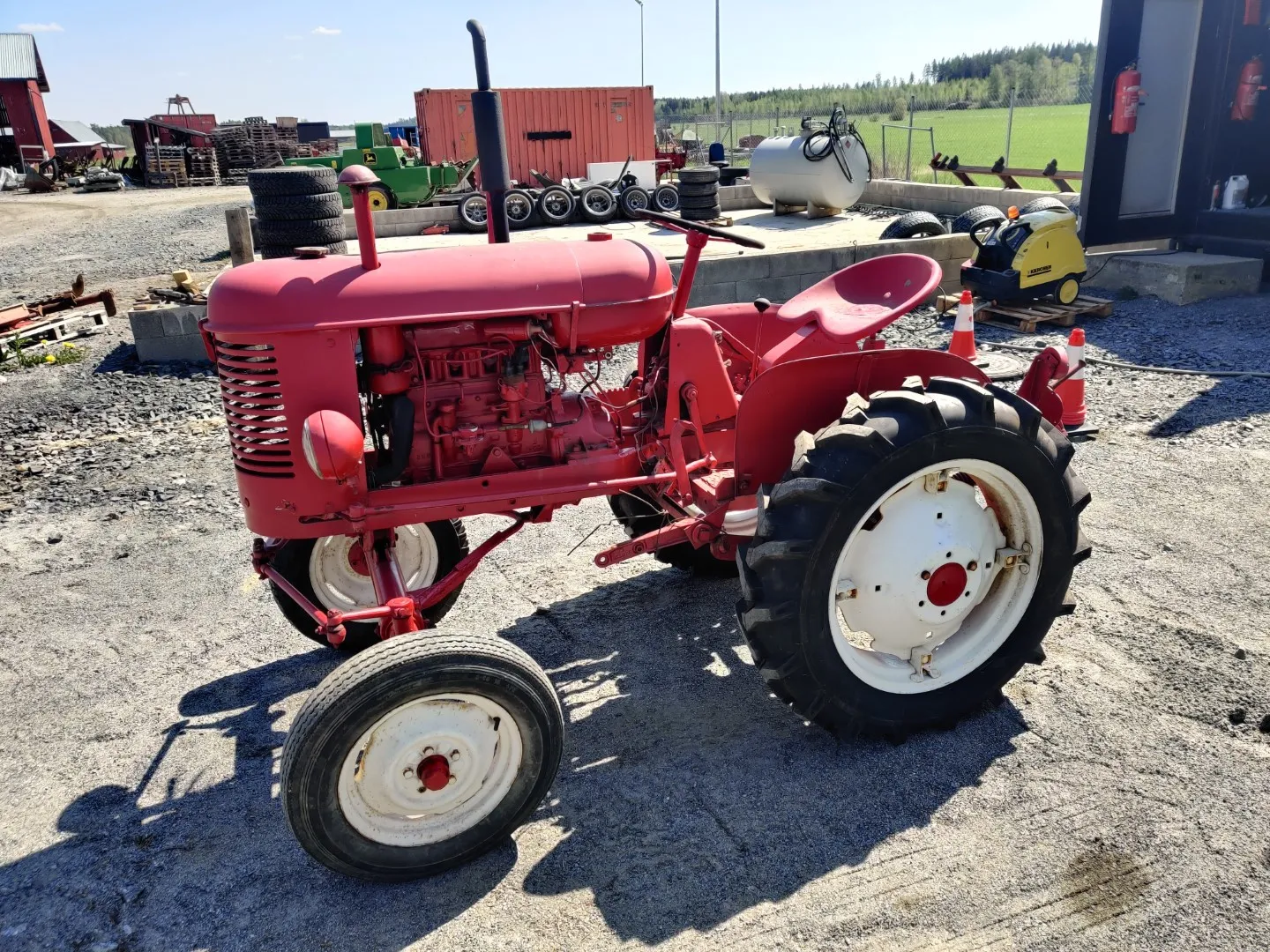 Massey Harris traktori / Bensiinikäyttöinen