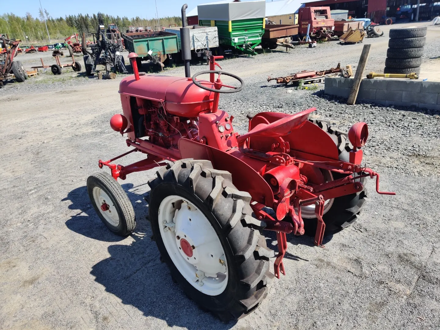 Massey Harris traktori / Bensiinikäyttöinen