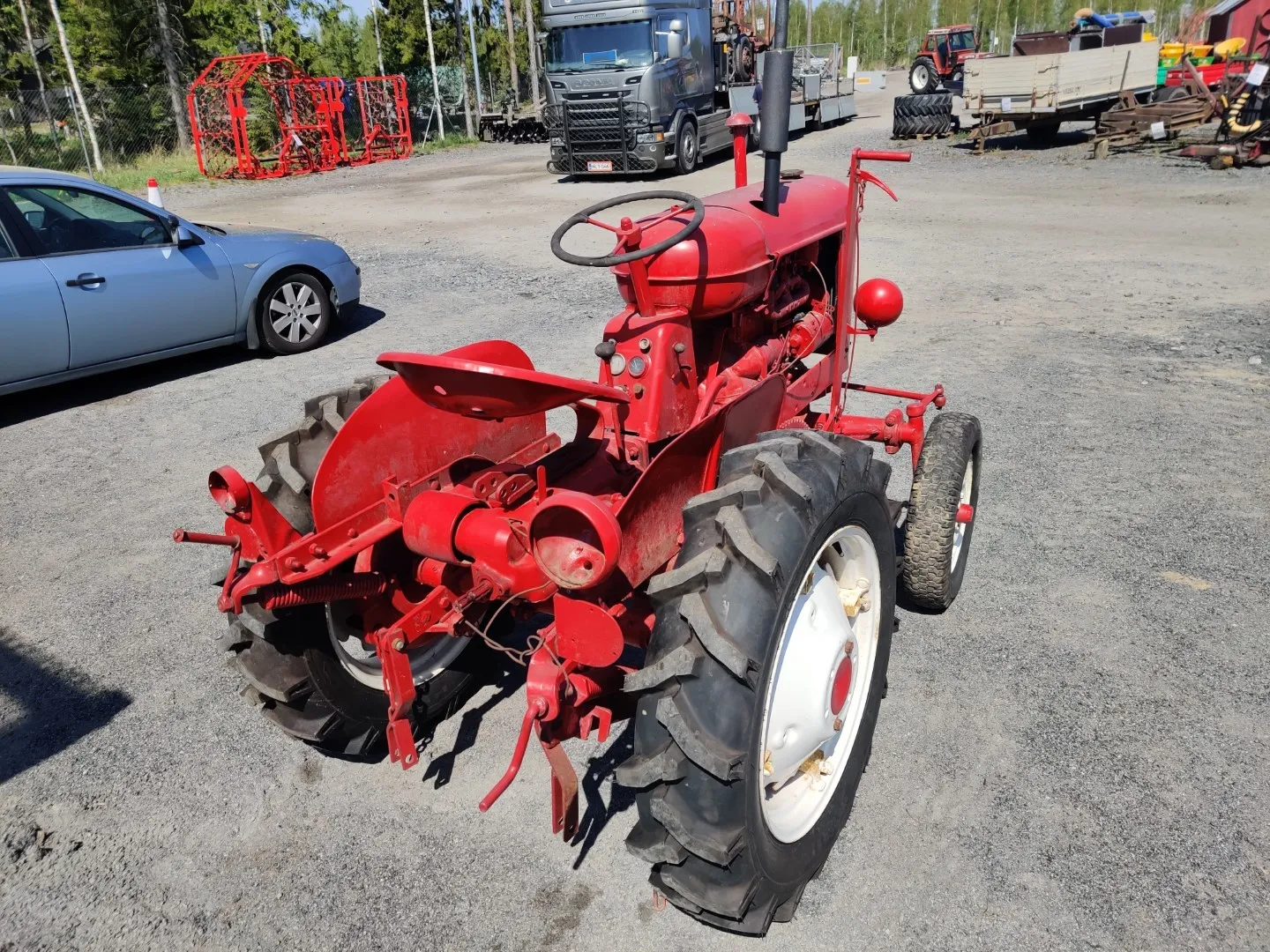 Massey Harris traktori / Bensiinikäyttöinen