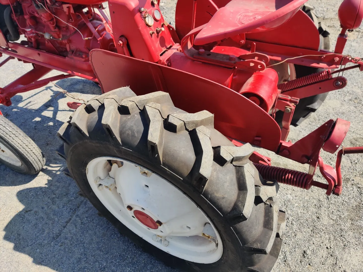 Massey Harris traktori / Bensiinikäyttöinen