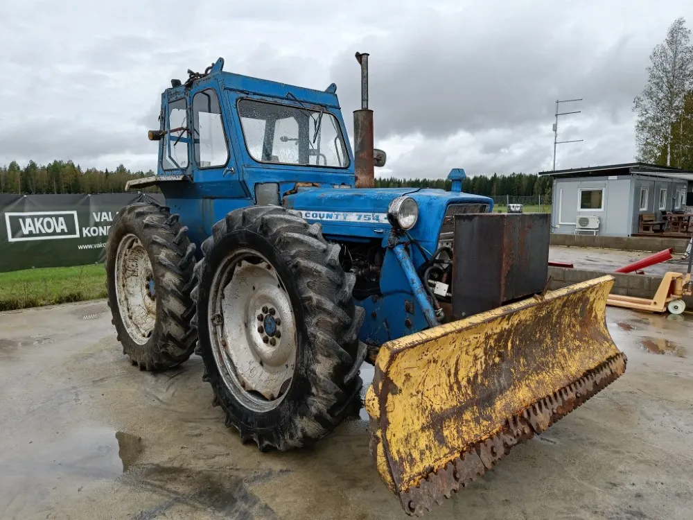 Ford County 754 Super 4 / Neliveto ohjaustehostimella ja puskulevyllä!