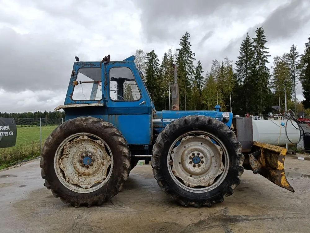 Ford County 754 Super 4 / Neliveto ohjaustehostimella ja puskulevyllä!