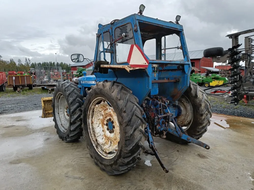 Ford County 754 Super 4 / Neliveto ohjaustehostimella ja puskulevyllä!