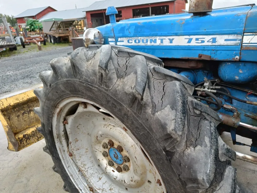 Ford County 754 Super 4 / Neliveto ohjaustehostimella ja puskulevyllä!
