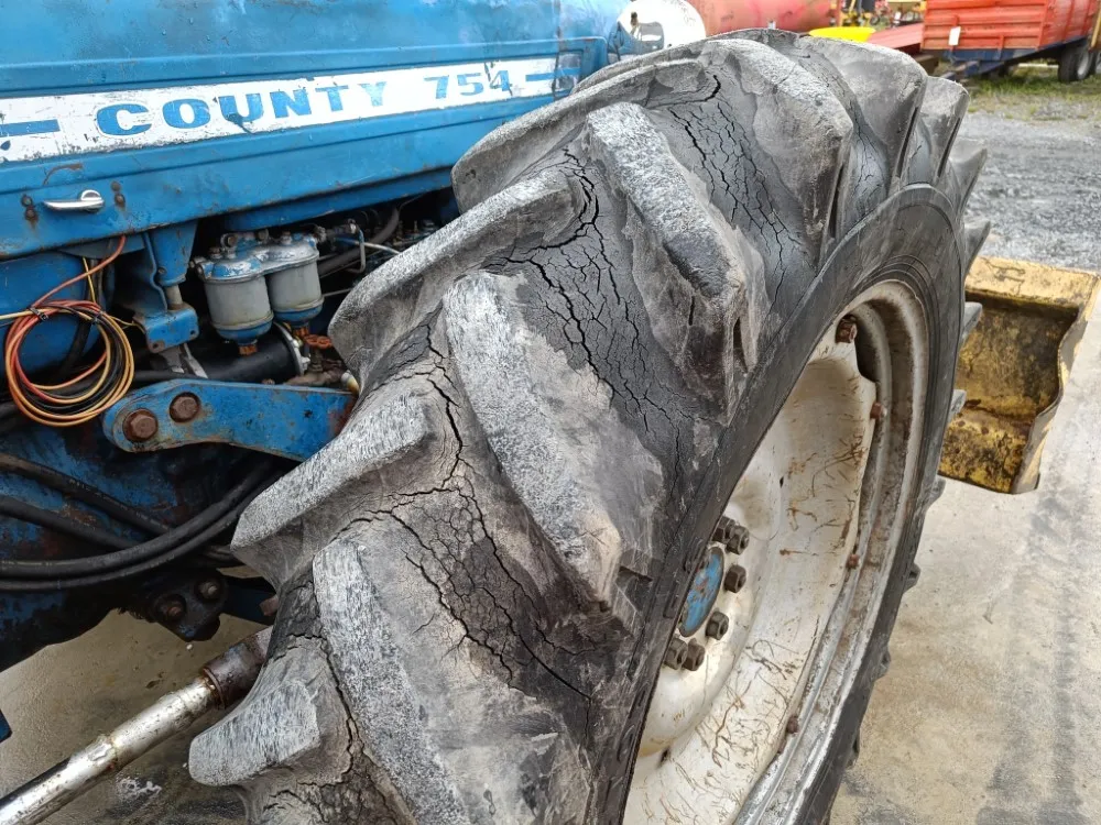 Ford County 754 Super 4 / Neliveto ohjaustehostimella ja puskulevyllä!
