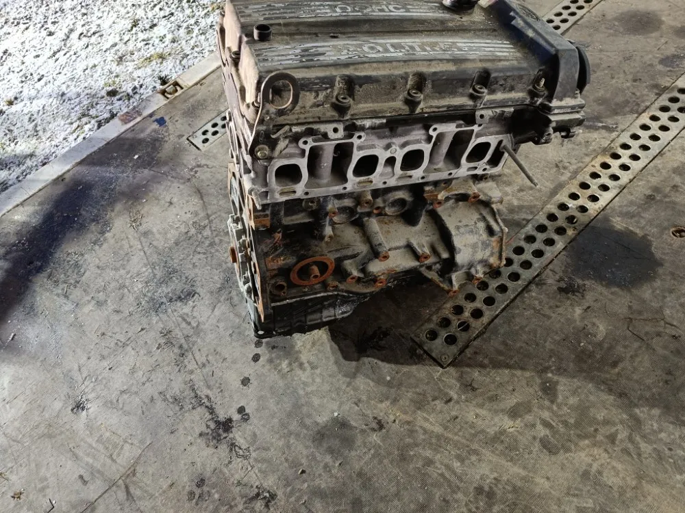 Ford DOHC 2.0 moottorit - 2kpl / Varaosiksi tai korjattavaksi - Bensiini