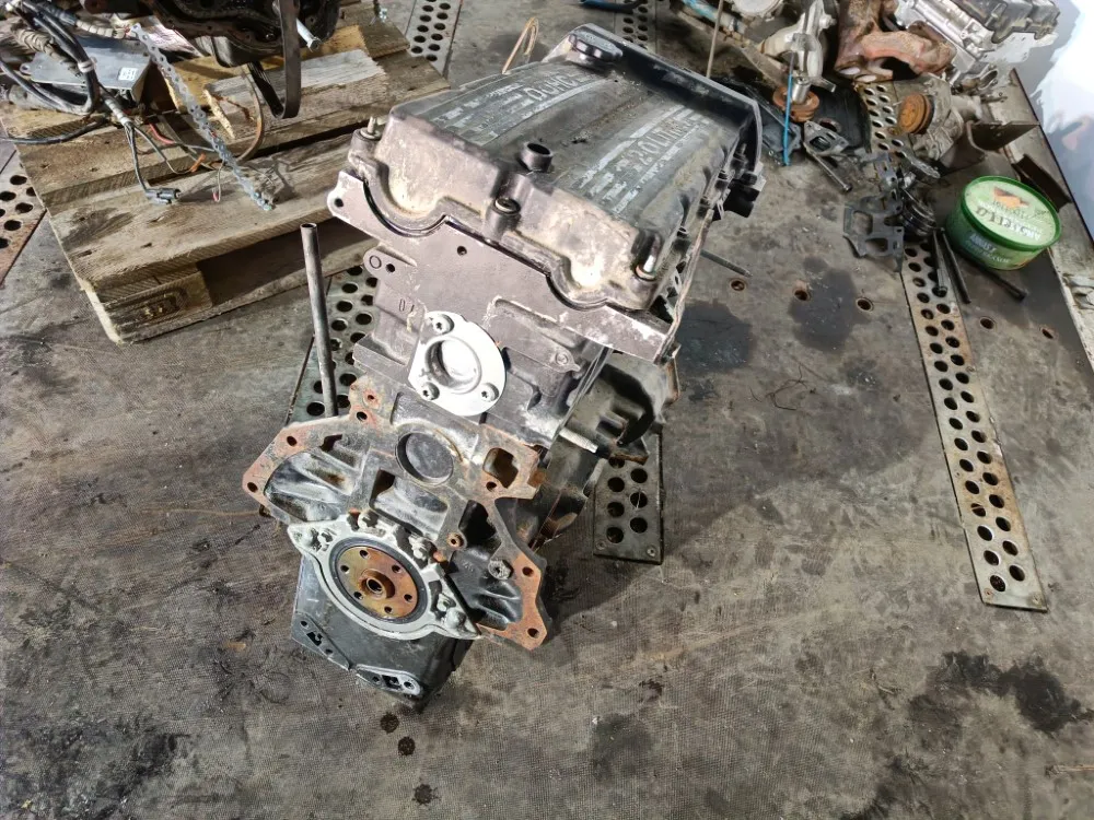Ford DOHC 2.0 moottorit - 2kpl / Varaosiksi tai korjattavaksi - Bensiini