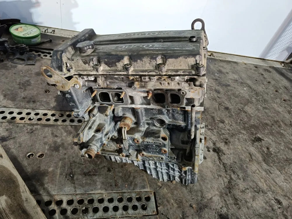 Ford DOHC 2.0 moottorit - 2kpl / Varaosiksi tai korjattavaksi - Bensiini