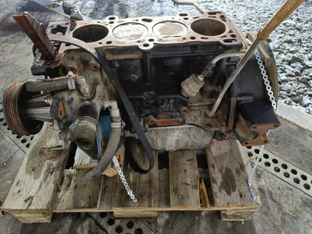 Ford DOHC 2.0 moottorit - 2kpl / Varaosiksi tai korjattavaksi - Bensiini