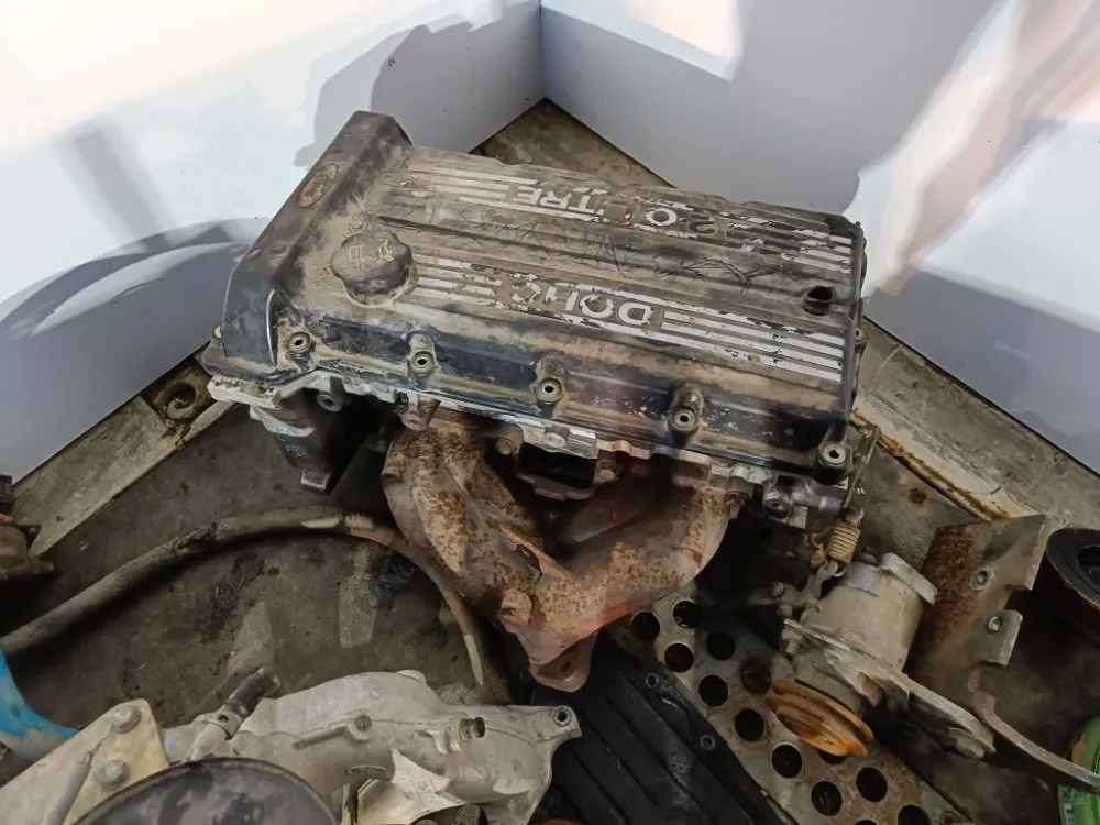 Ford DOHC 2.0 moottorit - 2kpl / Varaosiksi tai korjattavaksi - Bensiini