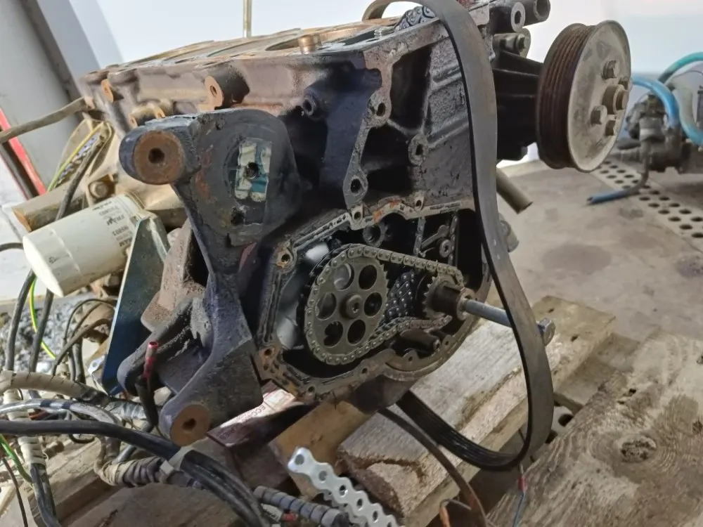 Ford DOHC 2.0 moottorit - 2kpl / Varaosiksi tai korjattavaksi - Bensiini
