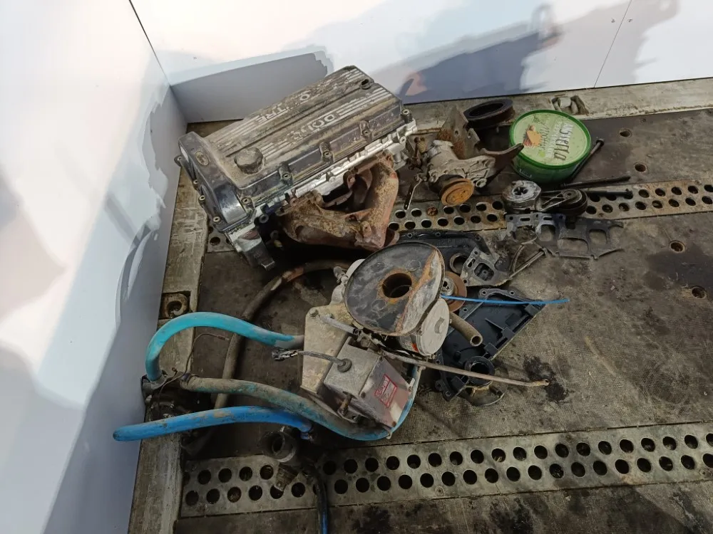 Ford DOHC 2.0 moottorit - 2kpl / Varaosiksi tai korjattavaksi - Bensiini