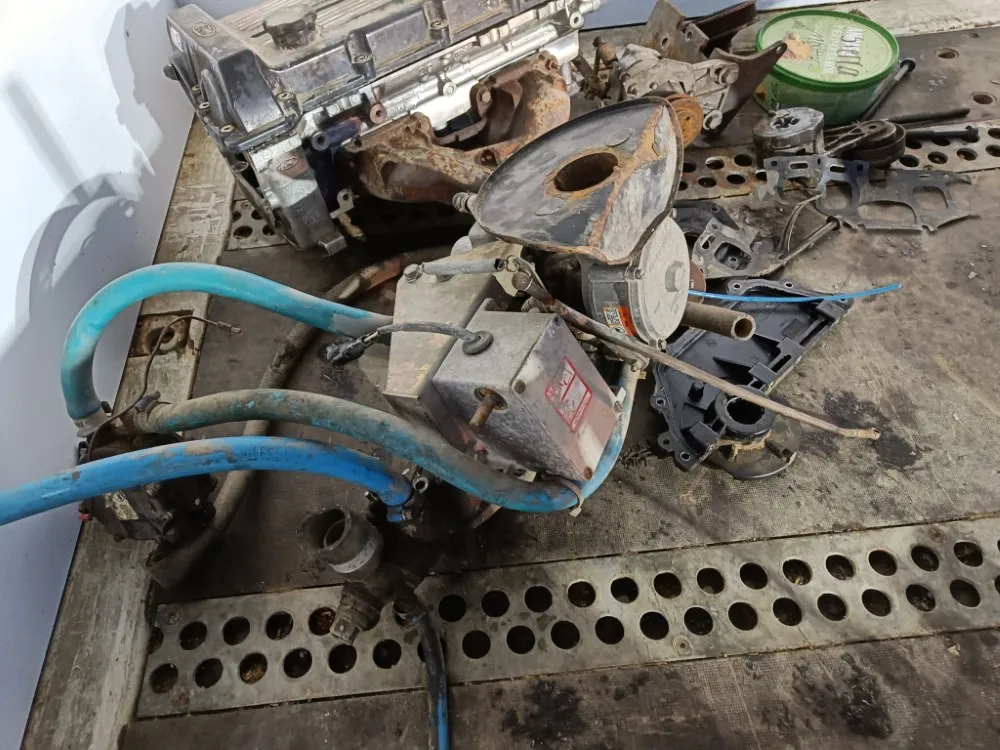 Ford DOHC 2.0 moottorit - 2kpl / Varaosiksi tai korjattavaksi - Bensiini