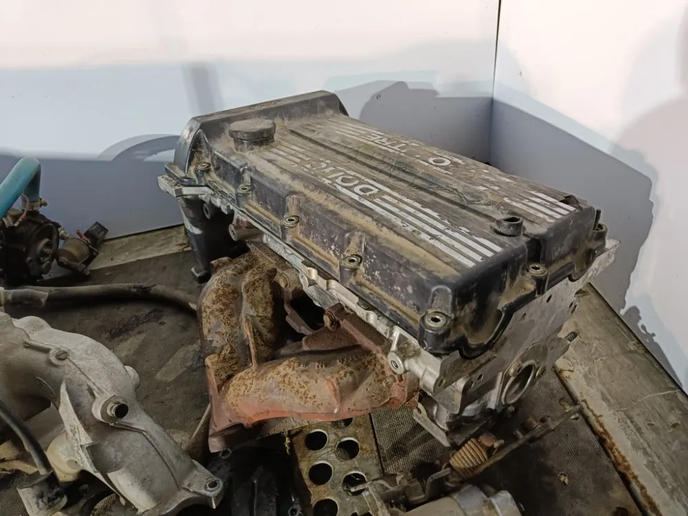 Ford DOHC 2.0 moottorit - 2kpl / Varaosiksi tai korjattavaksi - Bensiini