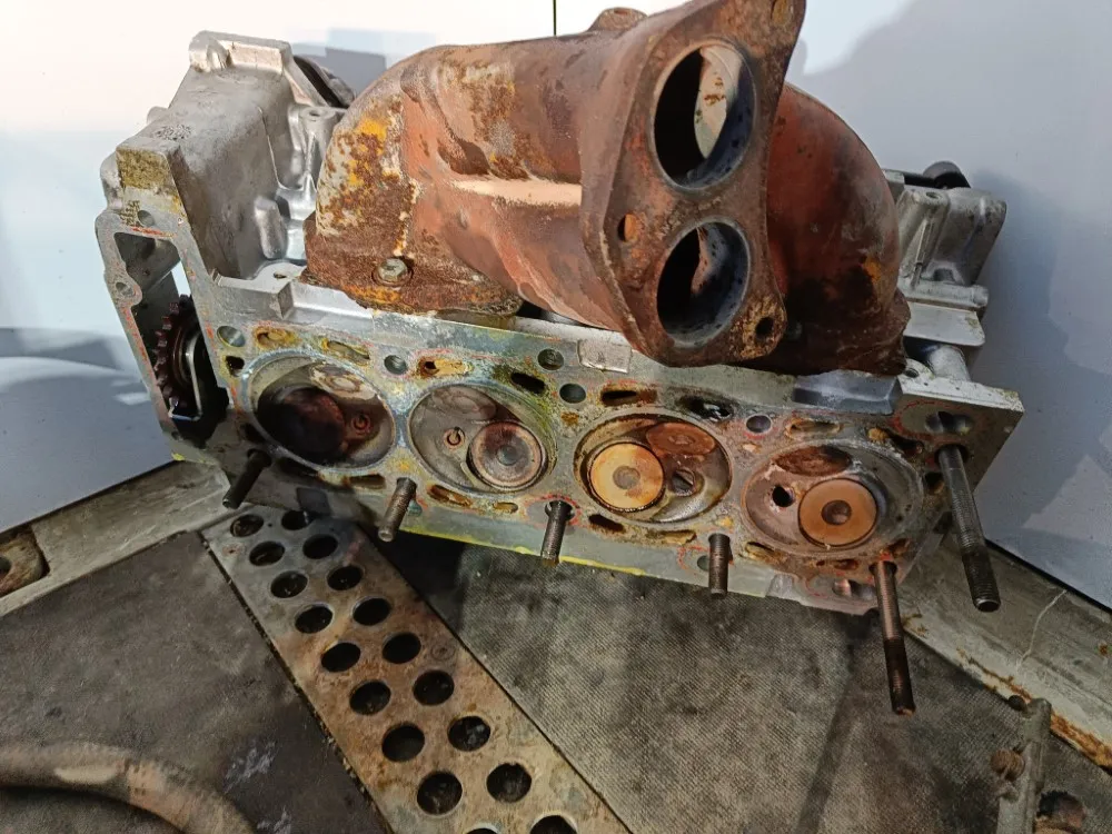 Ford DOHC 2.0 moottorit - 2kpl / Varaosiksi tai korjattavaksi - Bensiini