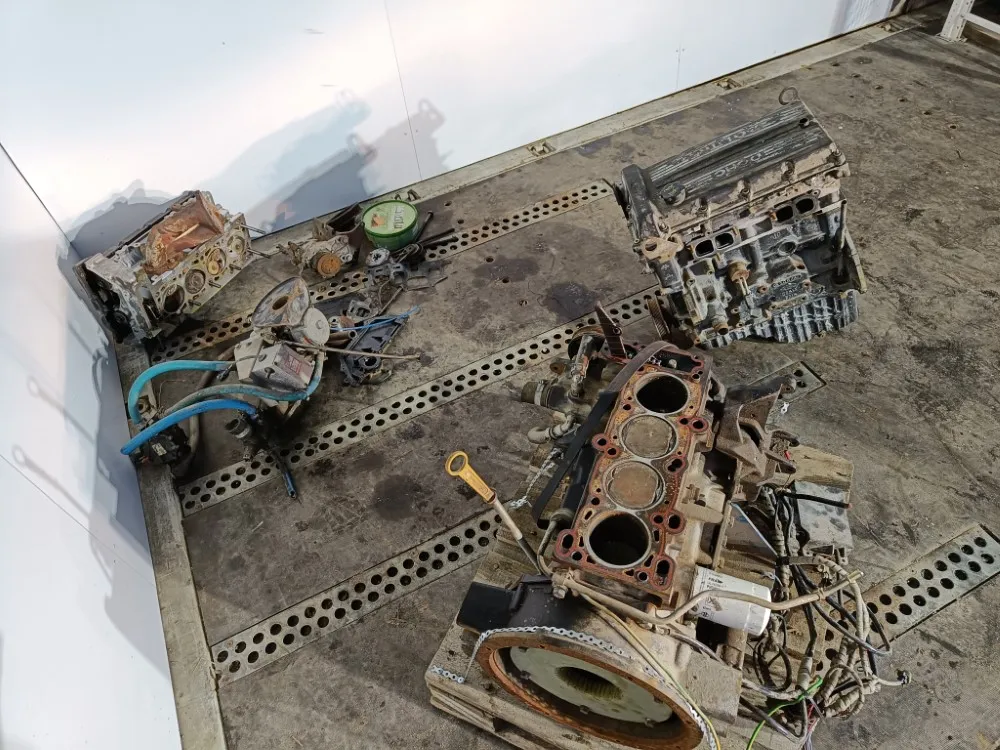 Ford DOHC 2.0 moottorit - 2kpl / Varaosiksi tai korjattavaksi - Bensiini