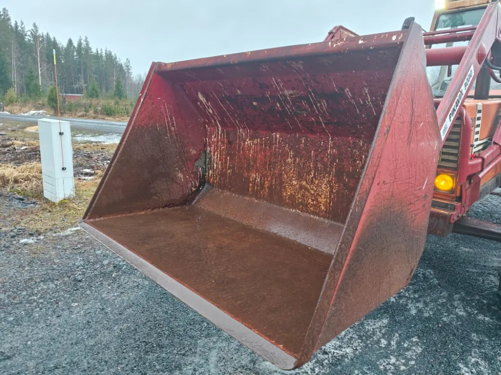 Fiat 780DT etukuormaajalla / Neliveto traktori - Katso video!