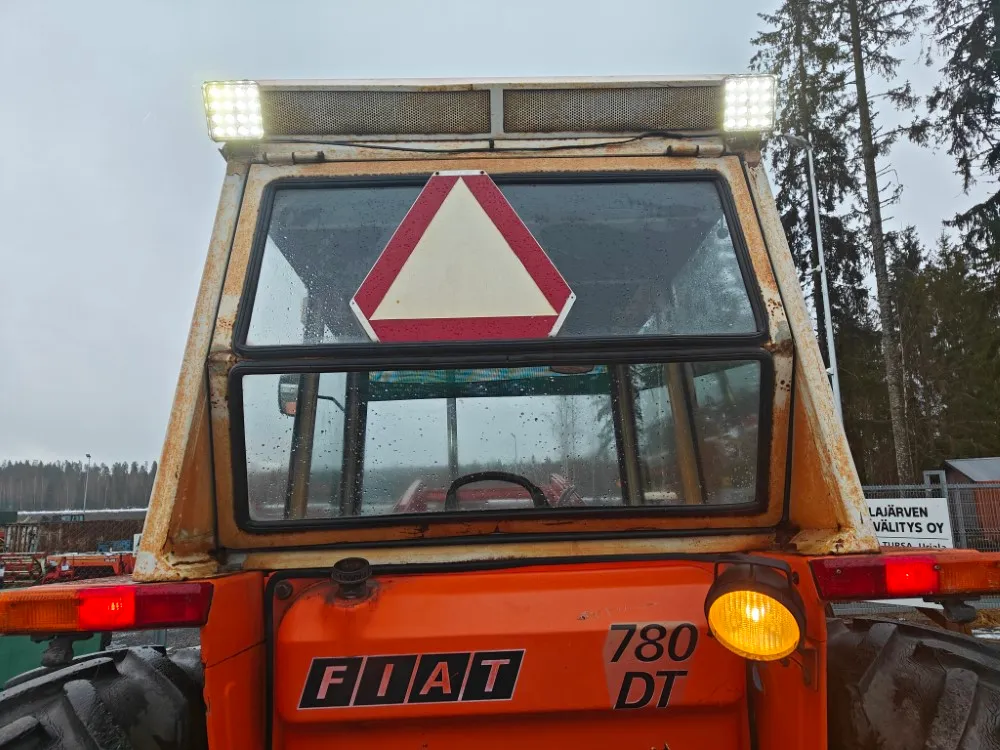 Fiat 780DT etukuormaajalla / Neliveto traktori - Katso video!