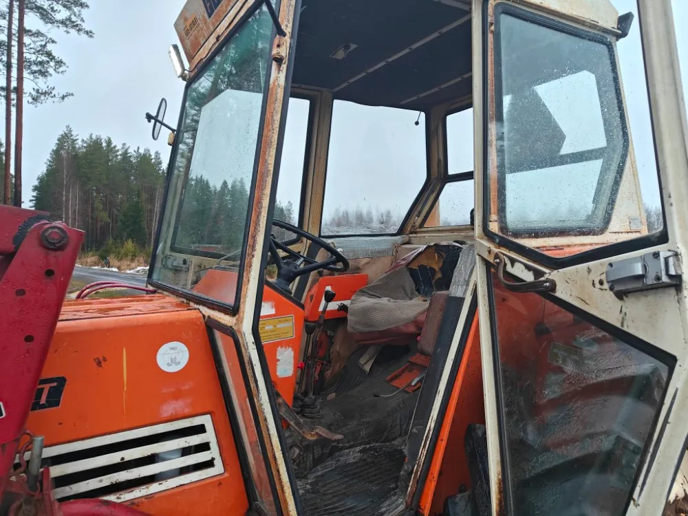 Fiat 780DT etukuormaajalla / Neliveto traktori - Katso video!