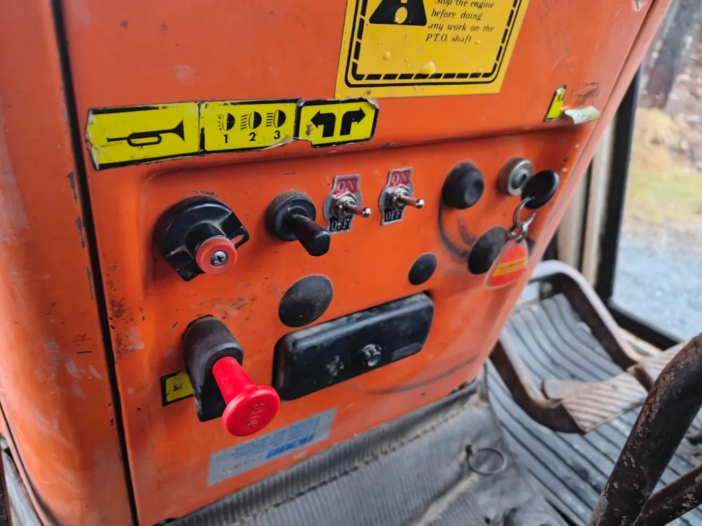 Fiat 780DT etukuormaajalla / Neliveto traktori - Katso video!