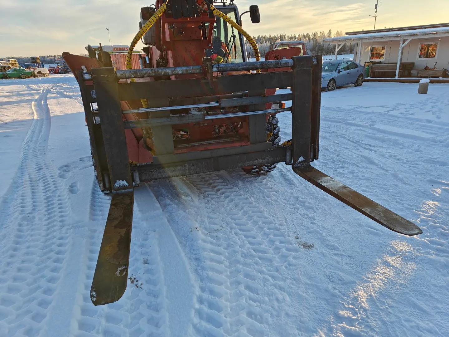 Manitou trukkipiikit - täyshydrauliset / Katso video!