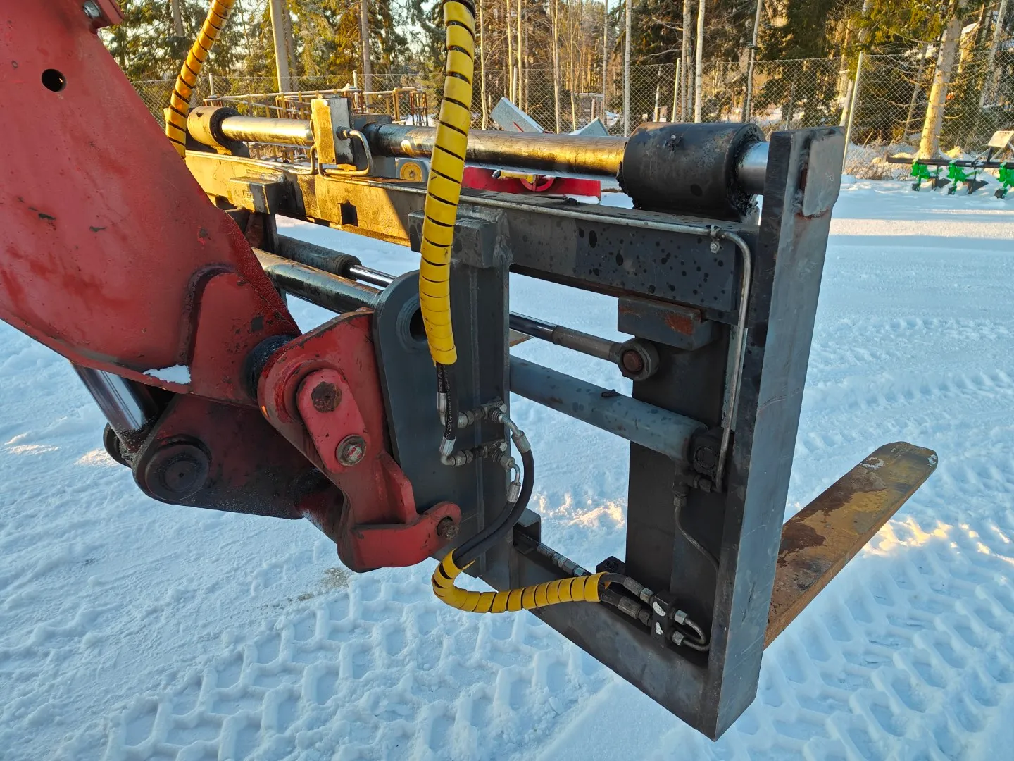 Manitou trukkipiikit - täyshydrauliset / Katso video!