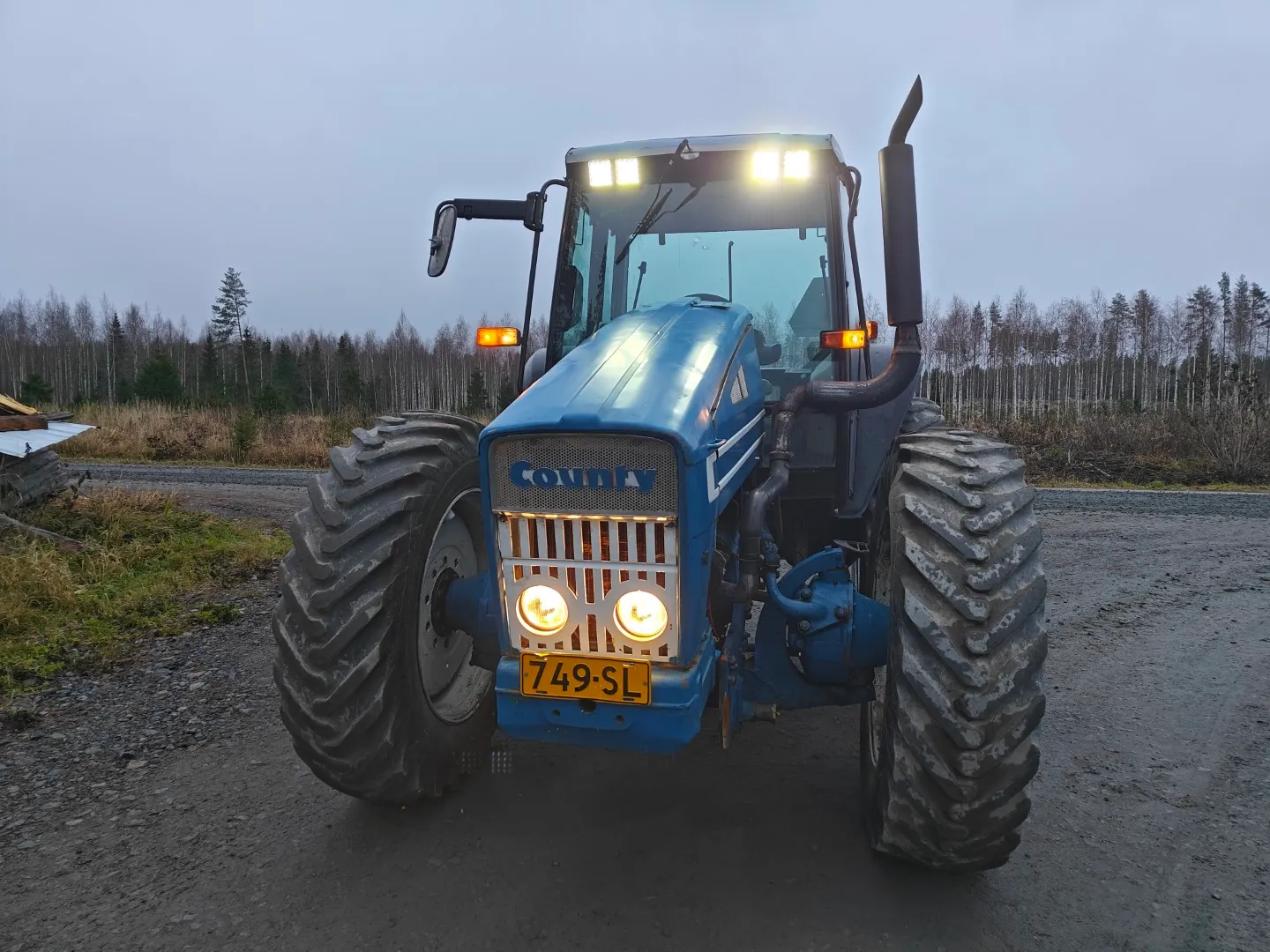 Ford County 1124, kutoskoneella / Hytillinen, katso video!