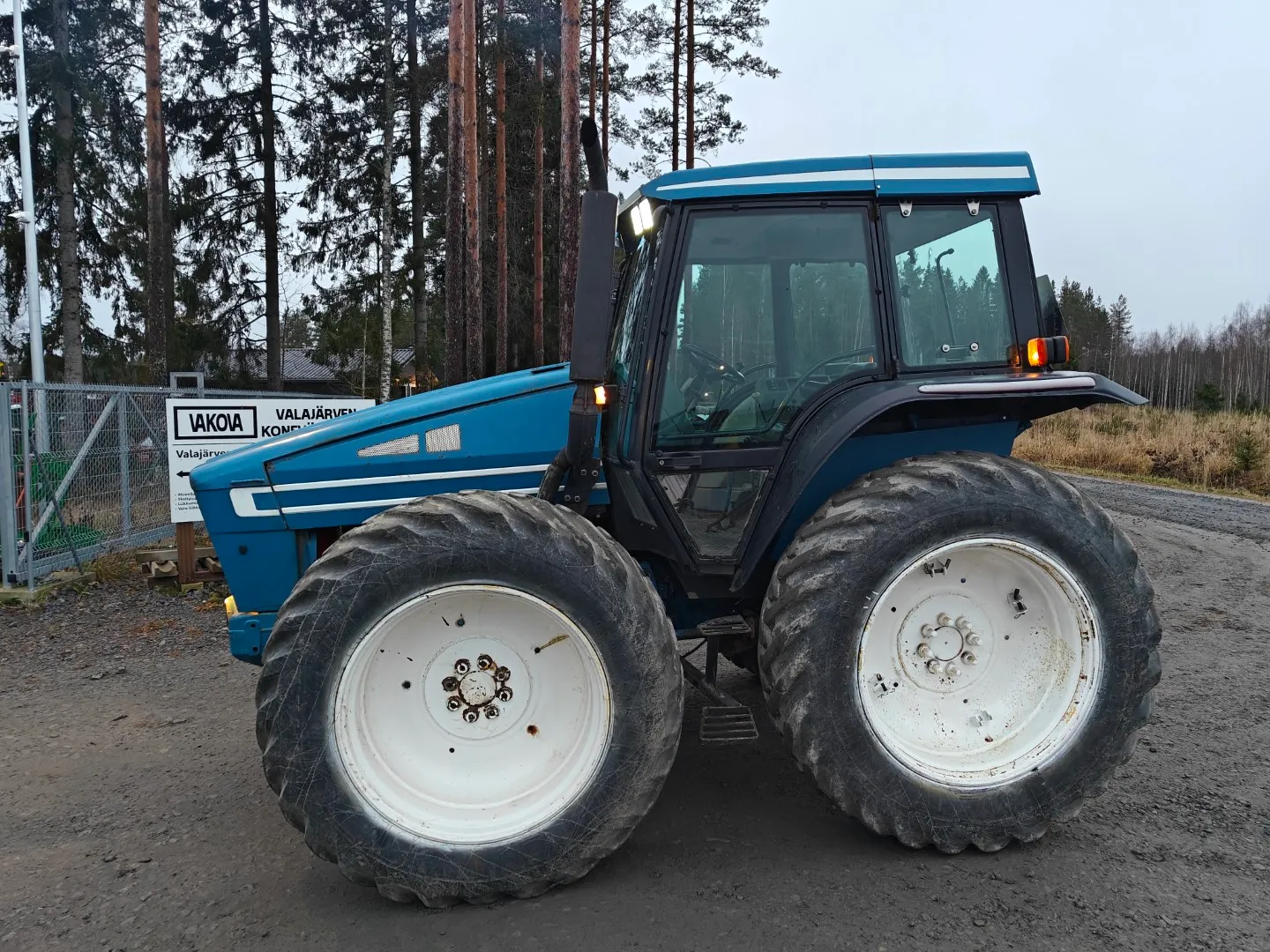 Ford County 1124, kutoskoneella / Hytillinen, katso video!