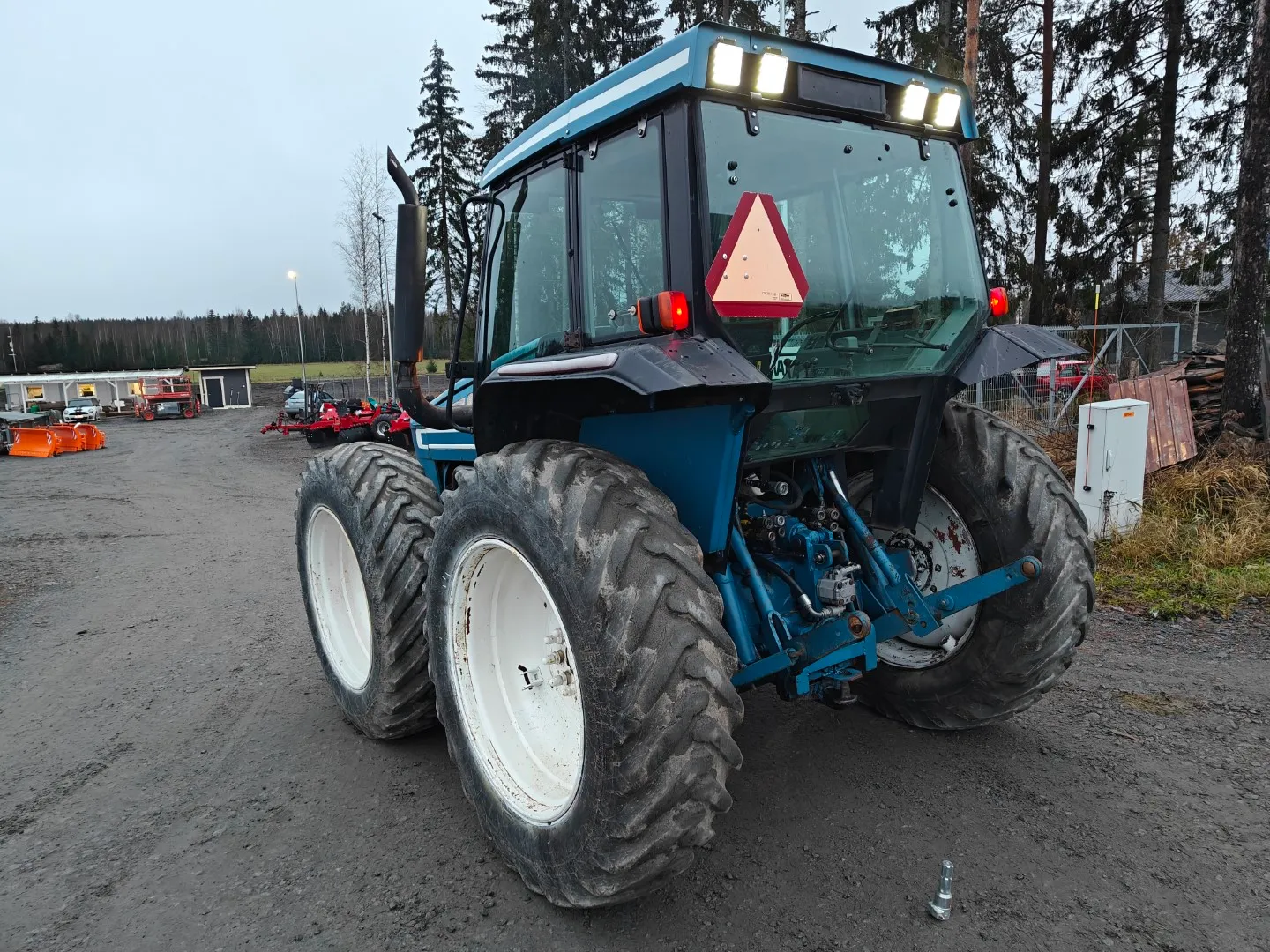 Ford County 1124, kutoskoneella / Hytillinen, katso video!