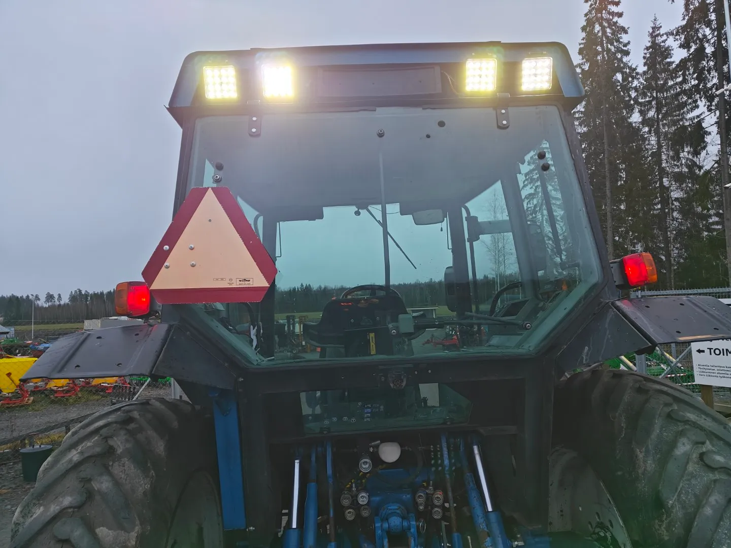 Ford County 1124, kutoskoneella / Hytillinen, katso video!