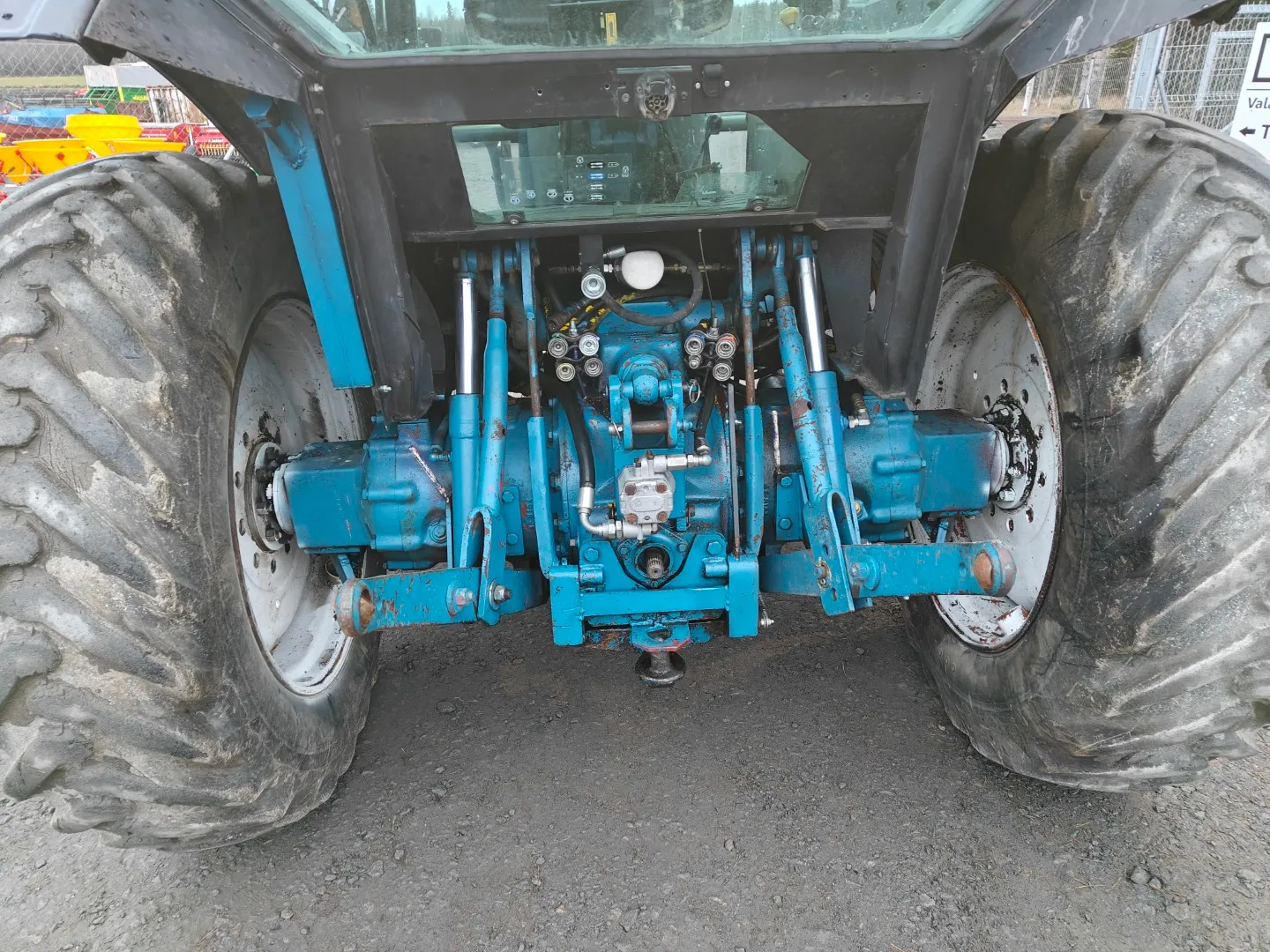 Ford County 1124, kutoskoneella / Hytillinen, katso video!