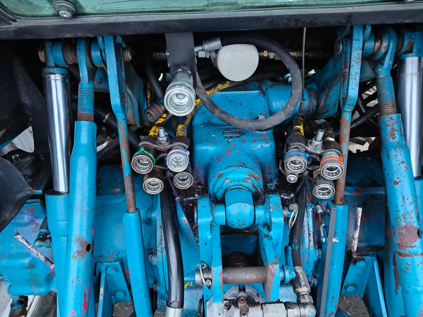 Ford County 1124, kutoskoneella / Hytillinen, katso video!