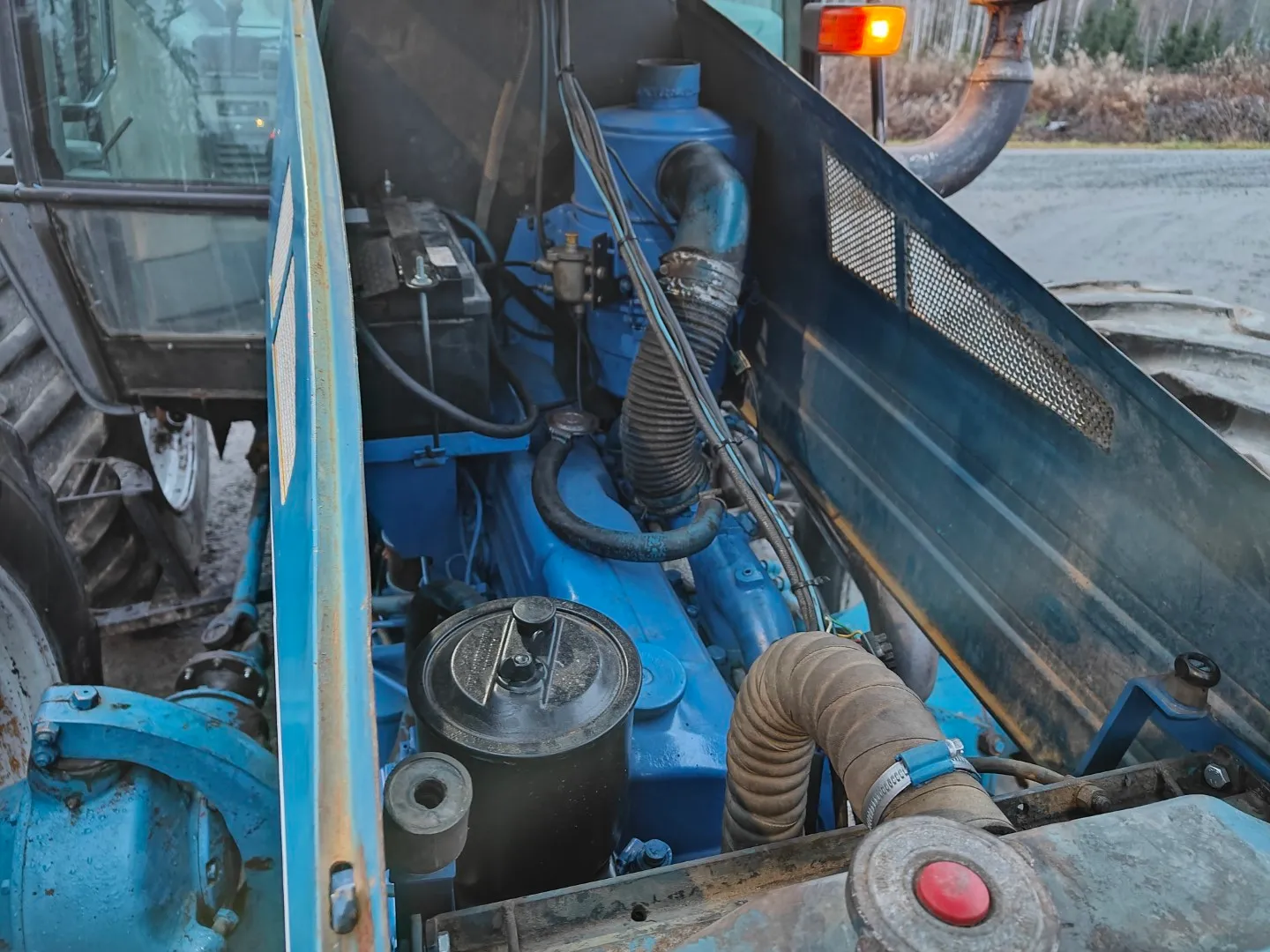 Ford County 1124, kutoskoneella / Hytillinen, katso video!