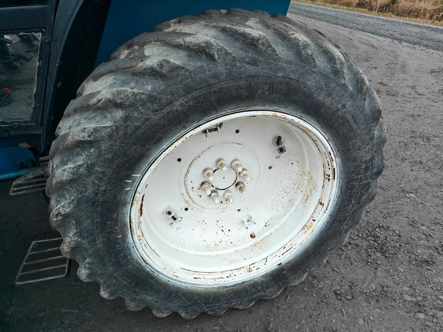 Ford County 1124, kutoskoneella / Hytillinen, katso video!