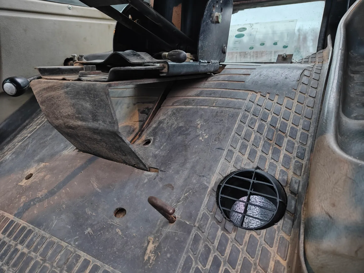 Ford County 1124, kutoskoneella / Hytillinen, katso video!