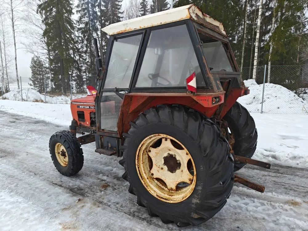 Zetor 7011 traktori / Takaveto - Katso video!
